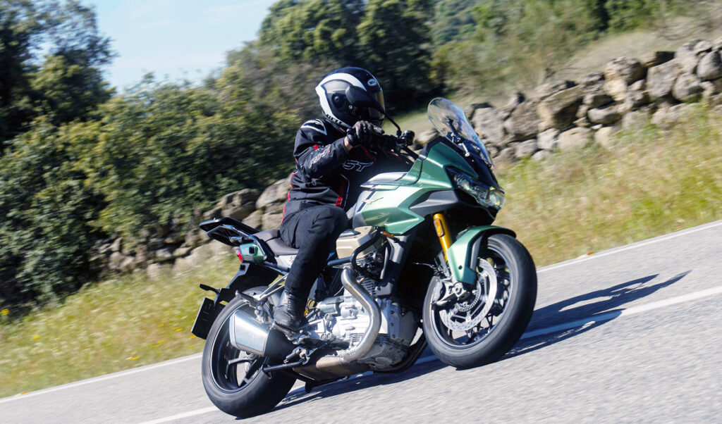 Moto Guzzi V100 Mandello S: un reencuentro con el futuro de la historia 13 Moto Guzzi V100 Mandello S 2023 3