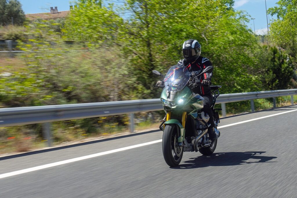 Moto Guzzi V100 Mandello S: un reencuentro con el futuro de la historia 14 Moto Guzzi V100 Mandello S 2023 6