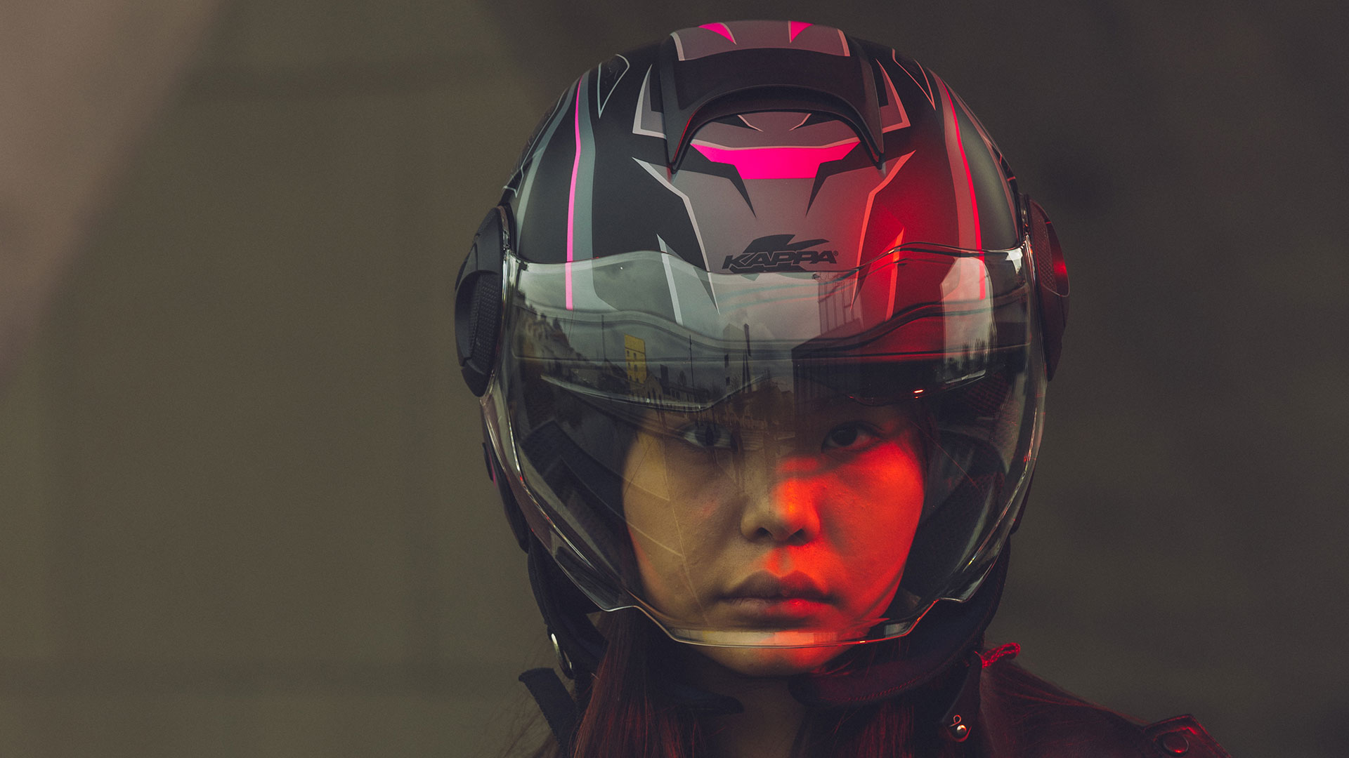 Kappa presenta sus nuevas gráficas para el casco jet KV37