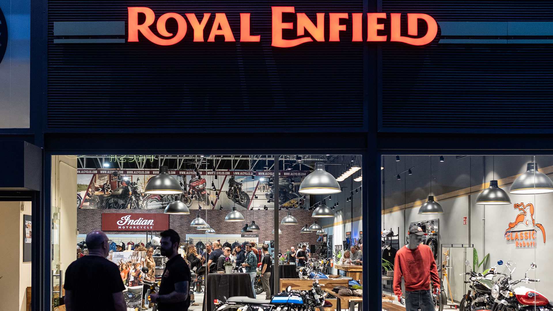 Royal Enfield refuerza su presencia en España