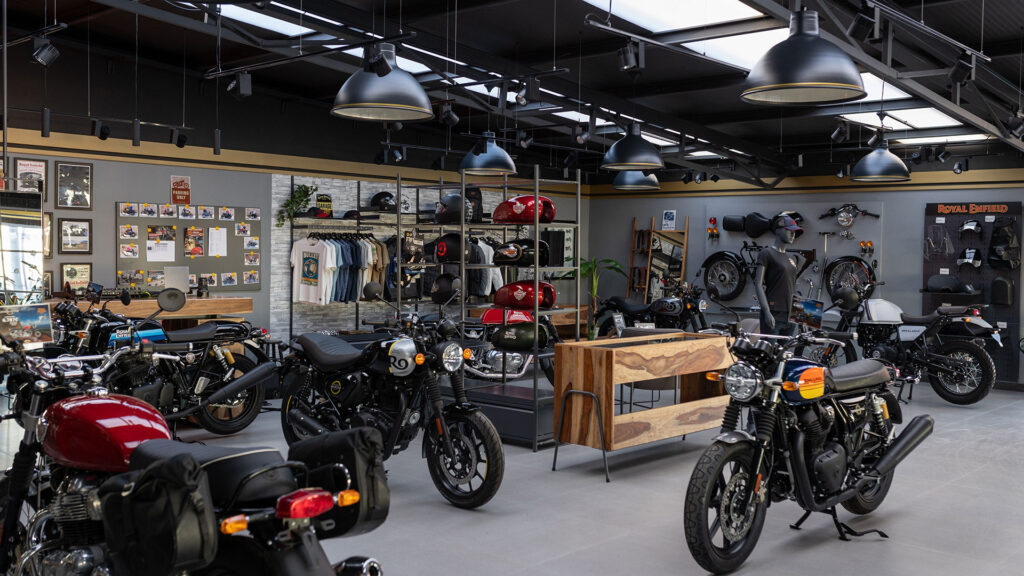 Royal Enfield refuerza su presencia en España 9 NdP ROYALENFIELD Concesionarios IntruderMurcia 03