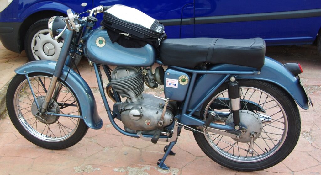 OSSA 175 GT: la "4 tiempos" olvidada 12 OSSA 175 GT izquierda