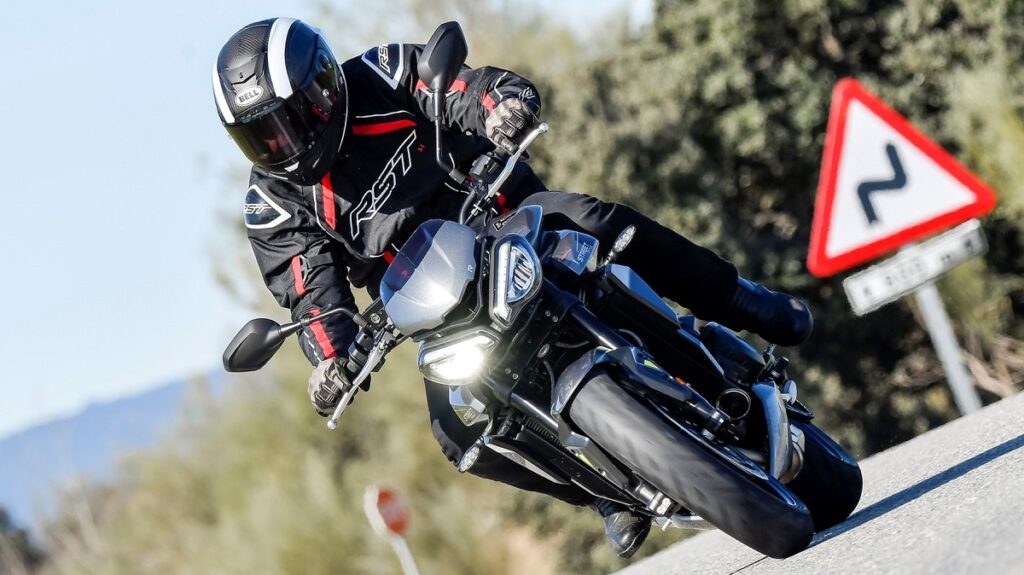 Triumph Street Triple 765 R 12