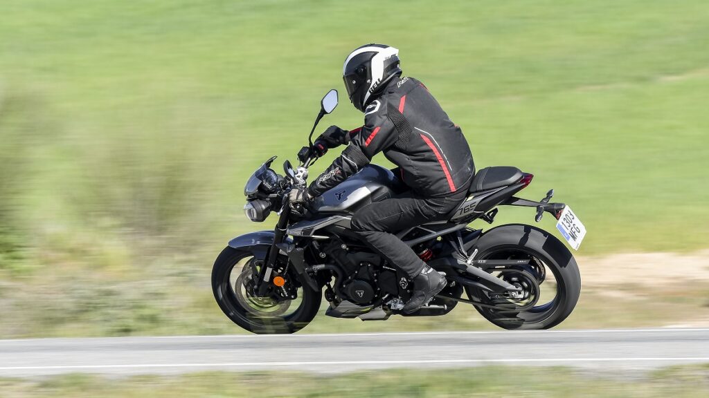Prueba Triumph Street Triple 765 R: genes de Moto2 19 Triumph Street Triple 765 R 15