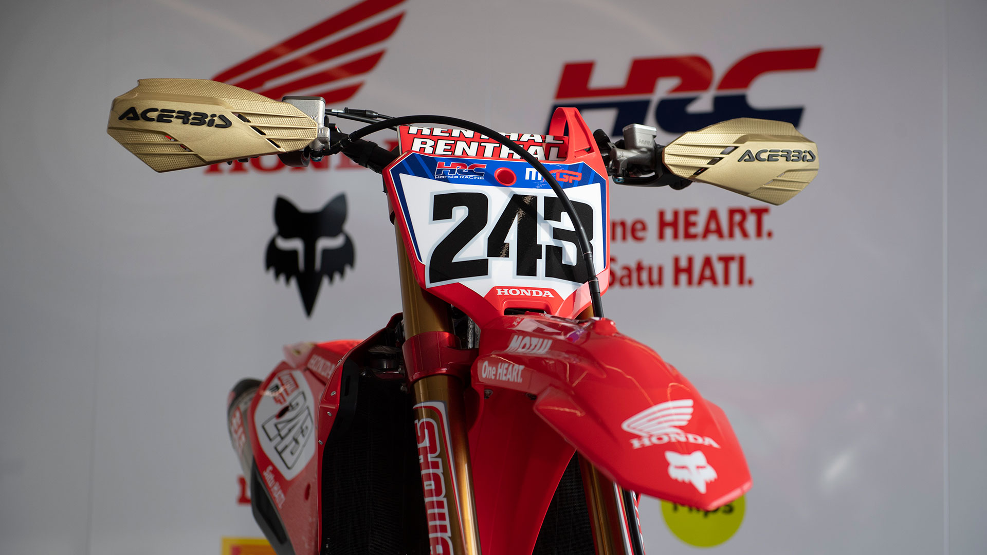 Acerbis celebra sus 50 años de historia con cubremanos de edición limitada 8 acerbis-linear-50-aniversario