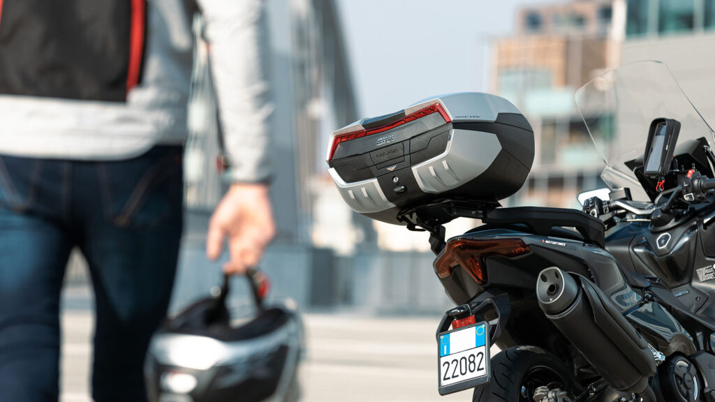 GIVI Maxia 5: el top case del futuro 12 givi maxia 5 baul 1