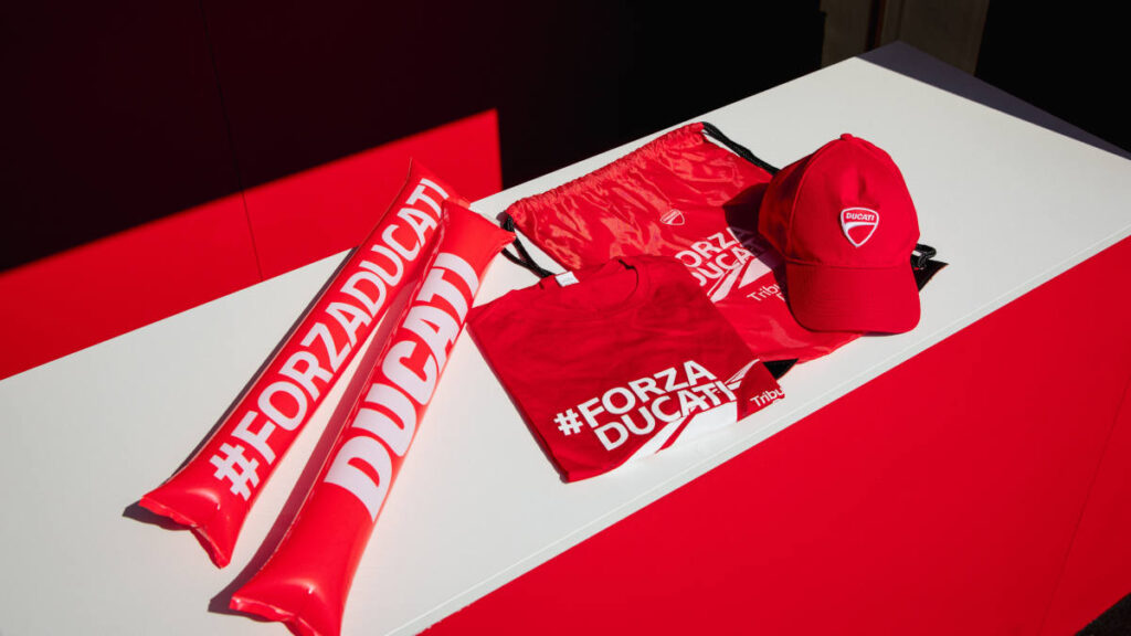 Tribuna Ducati: el GP de San Marino será la próxima cita donde apoyar a sus pilotos de MotoGP 11 grada-ducati-mugello-2