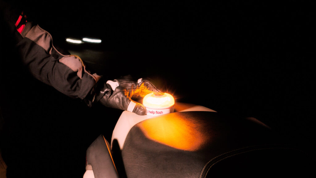 Por qué las luces V-16 son también importantes para motos 9 luces-v-16_-en-moto