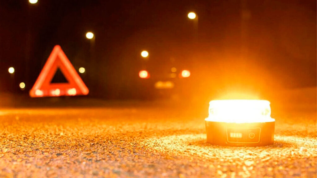 ¿Están obligados los motoristas a portar la luz V16? 11 luz V16 moto