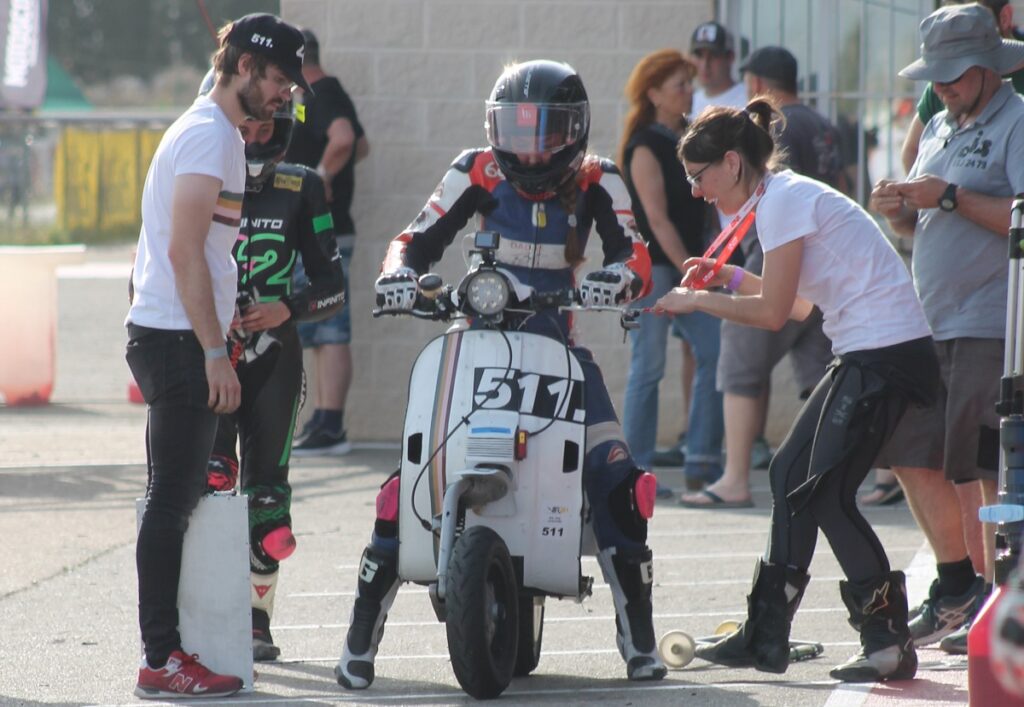 “Vespa The Resistance 24h”: la carrera desde dentro con un prototipo eléctrico 19 24h Vespa carrera 2023 3