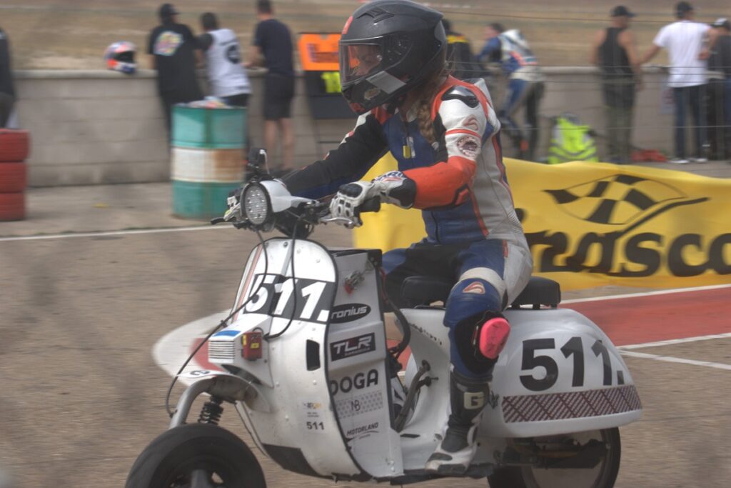 “Vespa The Resistance 24h”: la carrera desde dentro con un prototipo eléctrico 12 24h Vespa carrera 2023 4