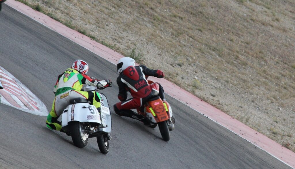 “Vespa The Resistance 24h”: la carrera desde dentro con un prototipo eléctrico 10 24h Vespa carrera 2023 6