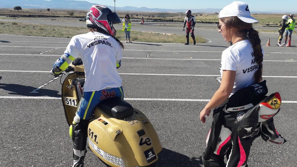 El Récord Guinness es el objetivo del equipo We Are Vespark en las 24h de Zuera 14 24h Vespa equipo We Are Vespark