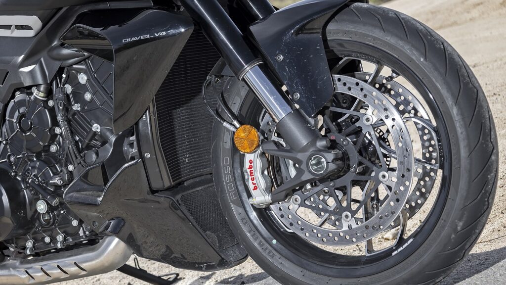 Prueba Ducati Diavel V4: Pacto con el Diablo 16 Ducati Diavel V4 2023