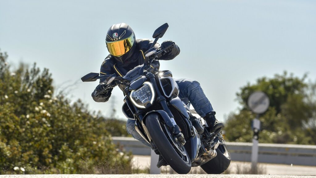 Prueba Ducati Diavel V4: Pacto con el Diablo 20 Ducati Diavel V4 13