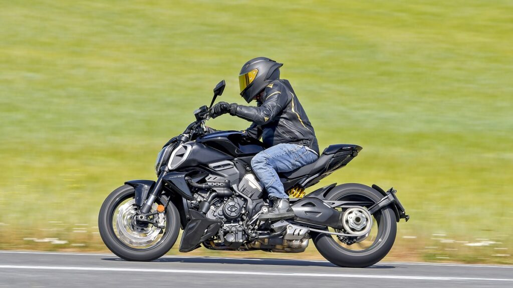 Prueba Ducati Diavel V4: Pacto con el Diablo 22 Ducati Diavel V4 17