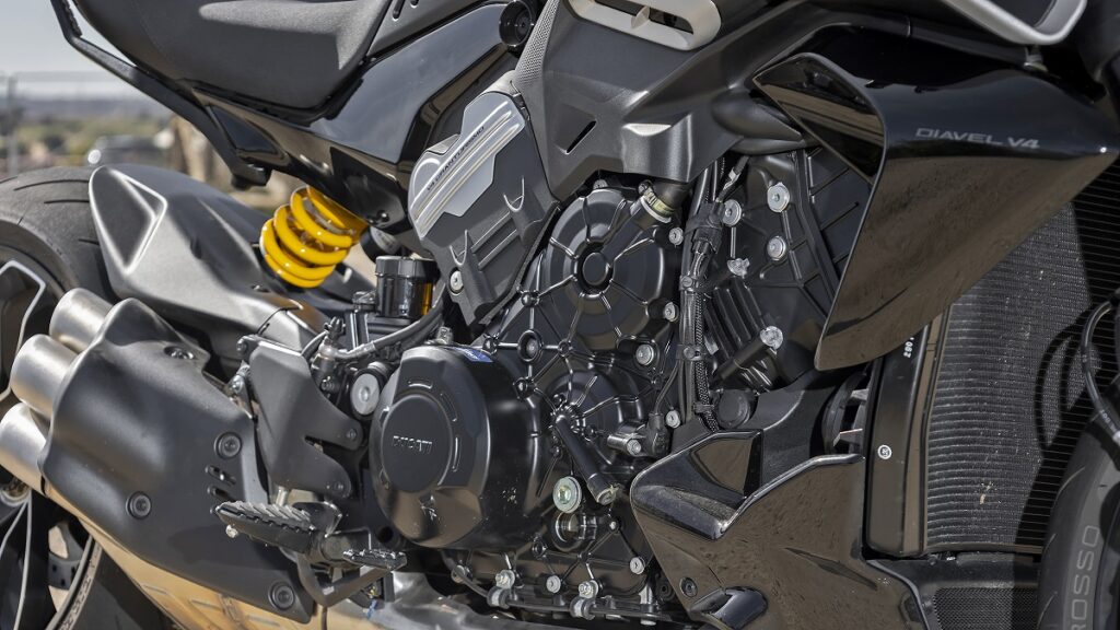 Prueba Ducati Diavel V4: Pacto con el Diablo 17 Ducati Diavel V4 2023