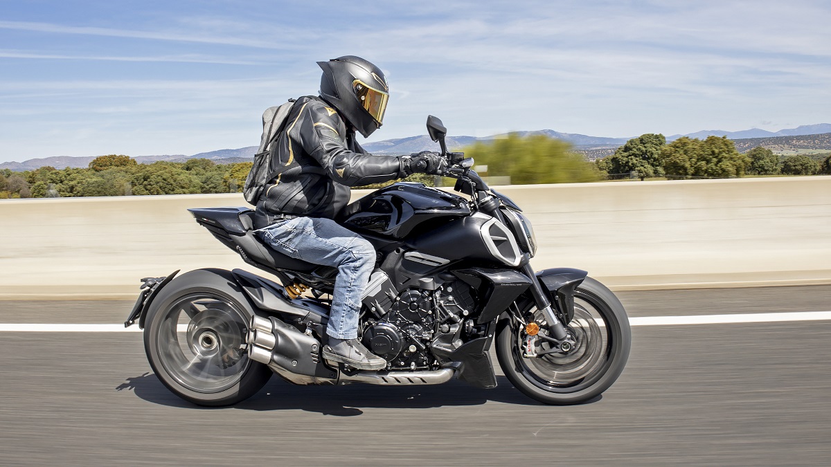 Ducati Diavel V4 2023