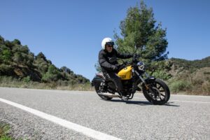 Fotos de las motos custom más baratas de 2024