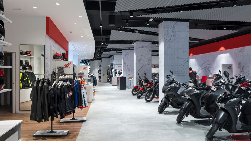 Servihonda inaugura sus nuevas instalaciones 'Dream Dealer' en Barcelona 9 SERVIHONDA_BCN_Llull_0605_2-104