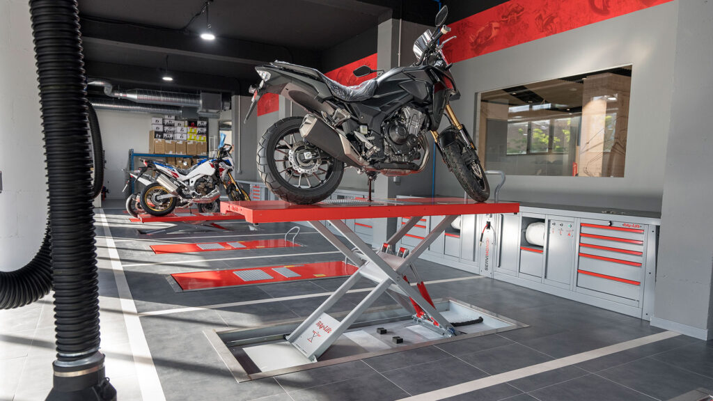 Servihonda inaugura sus nuevas instalaciones 'Dream Dealer' en Barcelona 10 SERVIHONDA BCN Llull 0605 2 134
