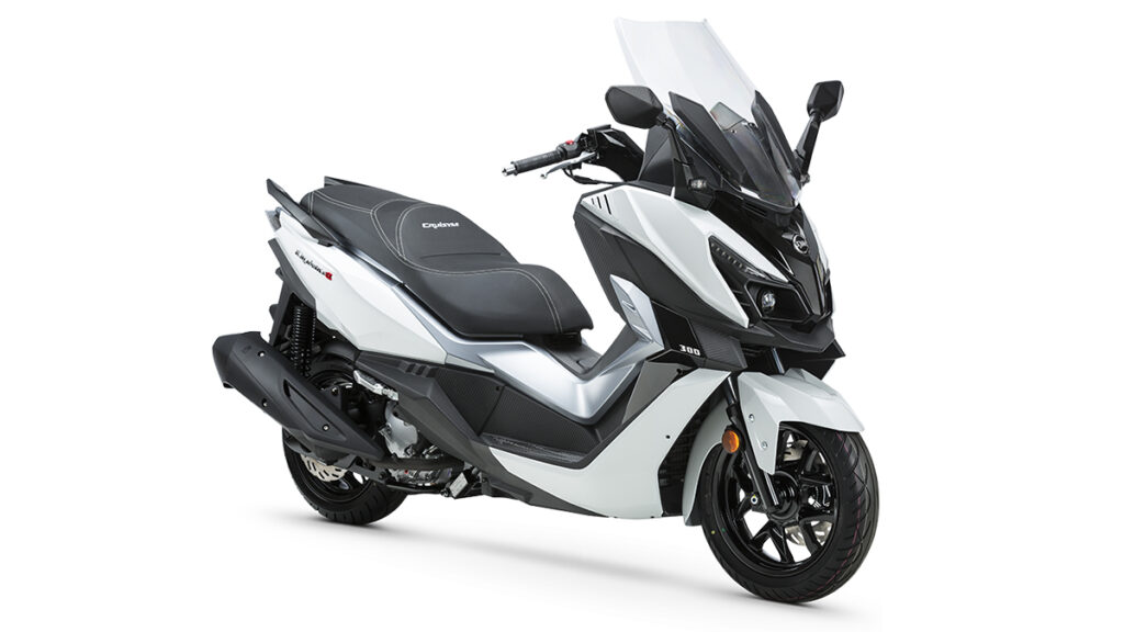 Yamaha XMAX 300 Tech Max: sus precios y scooter rivales 18 SYM CRUISYM 300 ALPHA