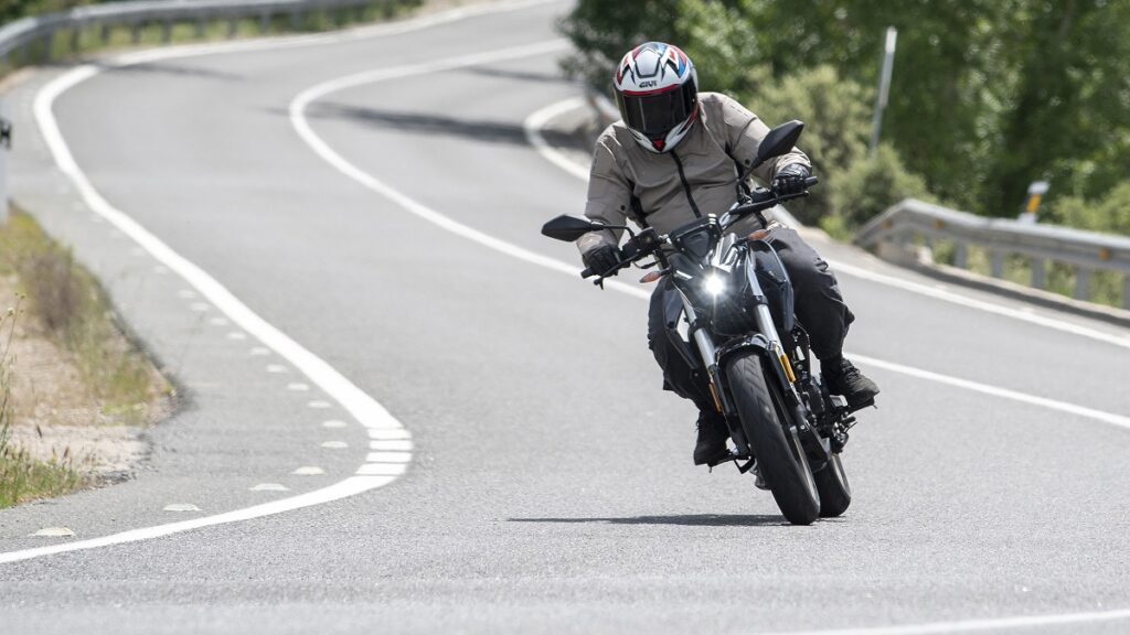 Prueba Voge 125R: Auténtica "R" a precio de moto “básica” 18 VOGE 125R accion 5