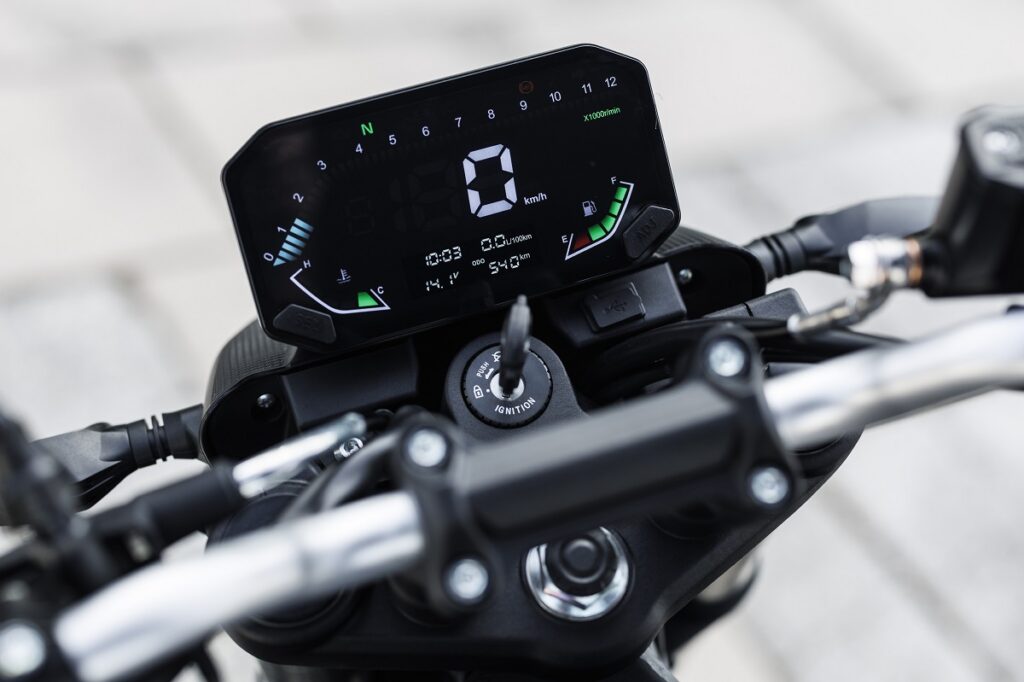 Prueba Voge 125R: Auténtica "R" a precio de moto “básica” 14 VOGE 125R detalles 1