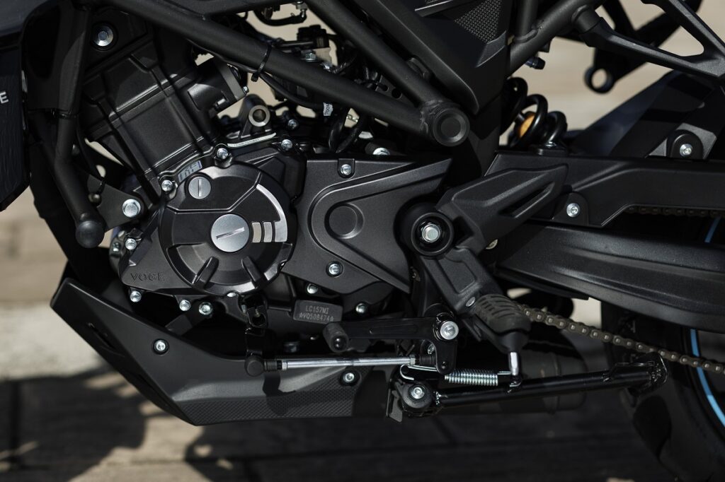 Prueba Voge 125R: Auténtica "R" a precio de moto “básica” 13 VOGE 125R detalles 3