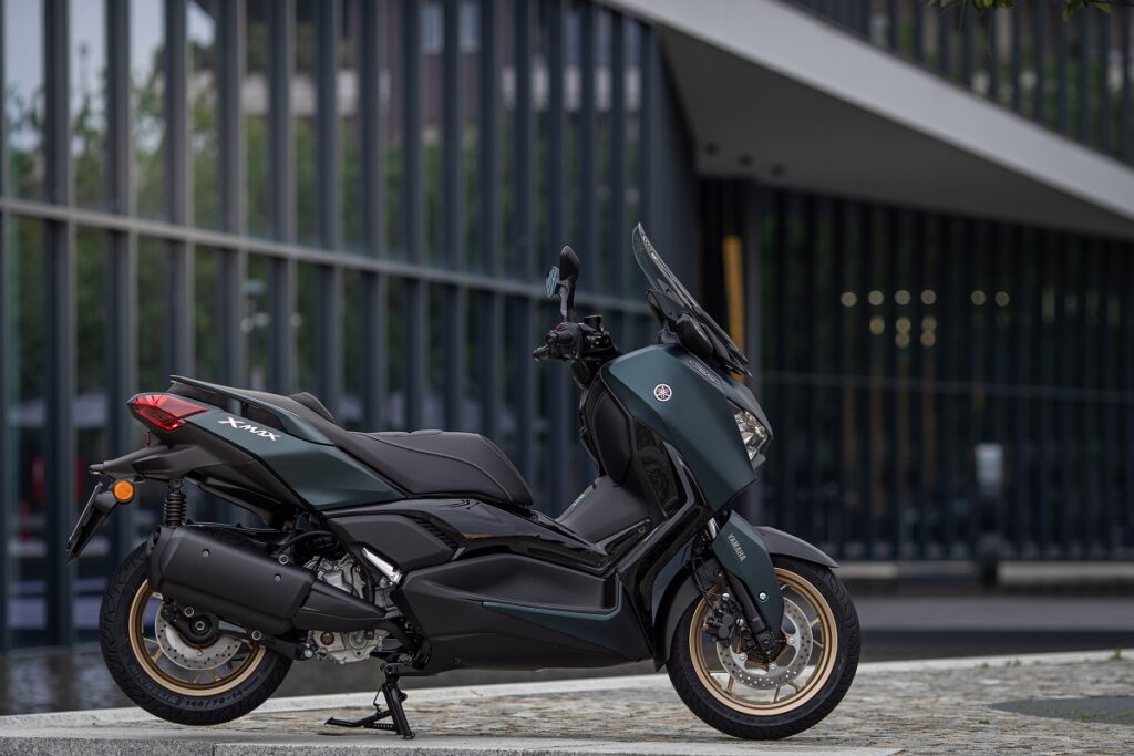 YAMAHA XMAX 300 Tech Max 2023 estaticas 4