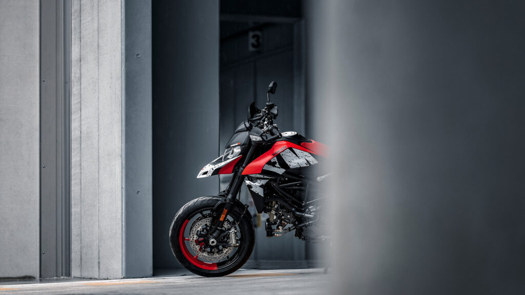 Ducati Hypermotard 950 RVE 2024: inspiración en el arte urbano 10 ducati hypermotard 950 rve 2023 2