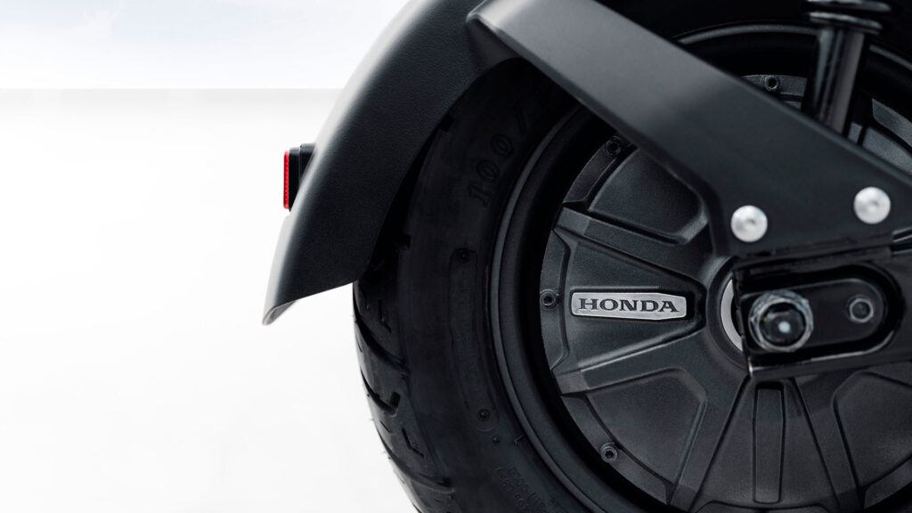 Honda EM1 e:, saluda al primer modelo eléctrico de la marca en Europa 12 honda-em1-e-2023-4