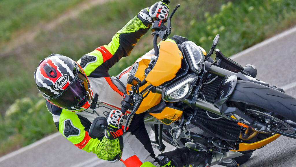 Prueba Triumph Street Triple 765 RS: naked deportiva con mayúsculas 17 prueba triumph street triple 765 rs 10