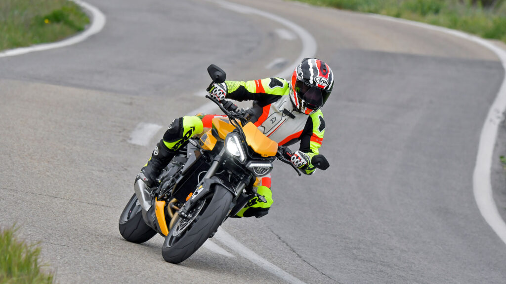 Prueba Triumph Street Triple 765 RS: naked deportiva con mayúsculas 15 prueba triumph street triple 765 rs 11