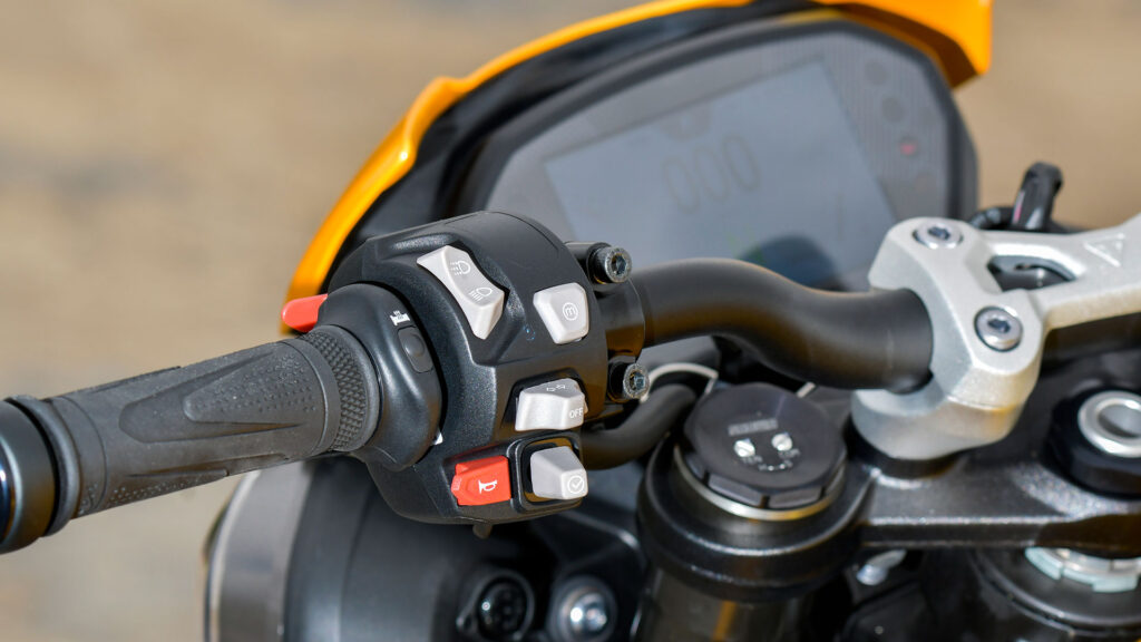 Prueba Triumph Street Triple 765 RS: naked deportiva con mayúsculas 14 prueba triumph street triple 765 rs 6
