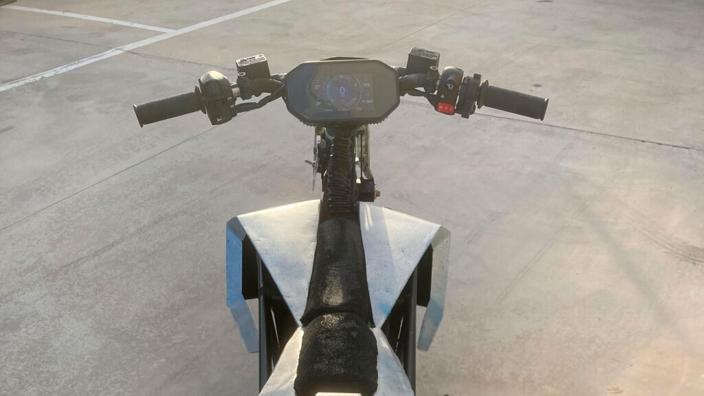 Ray 7.7 Bizarro Moto Concept: así es el scooter eléctrico más rápido del mundo 11 ray 7.7 bizarro moto concept 3