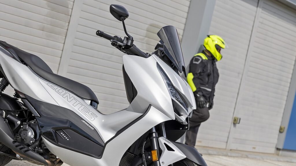 Zontes D350: estos son sus precios y los scooter rivales 11 Zontes D350 2023