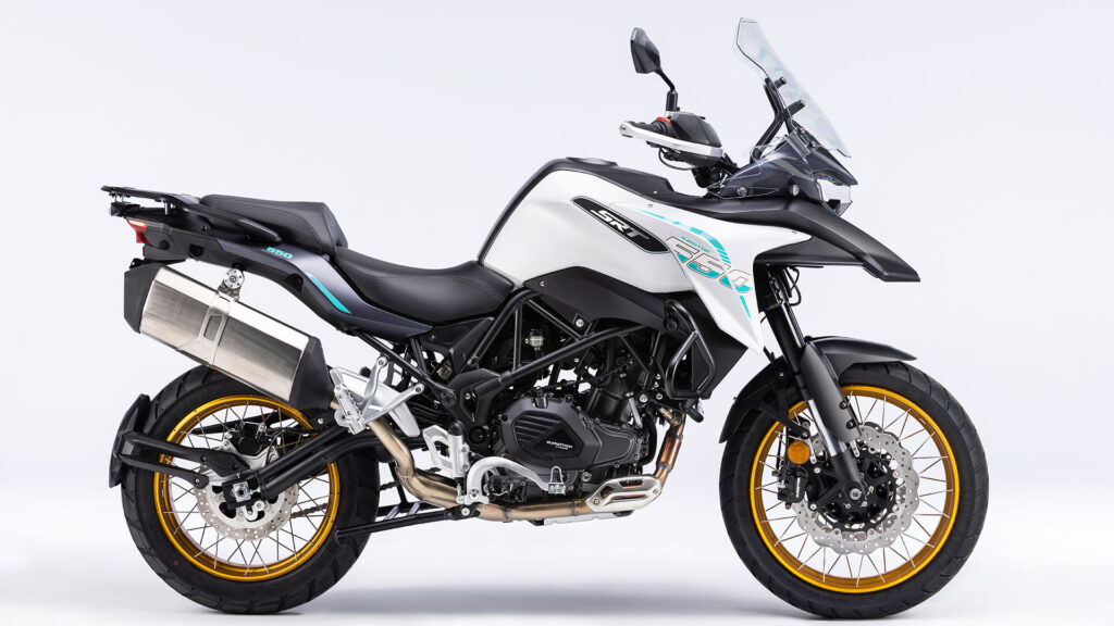 Motos trail para el carnet A2: estos son los precios y las rivales de la Royal Enfield Himalayan 450 25 1QJMotor-SRT-550X-blanca-lateral-derecho-0341