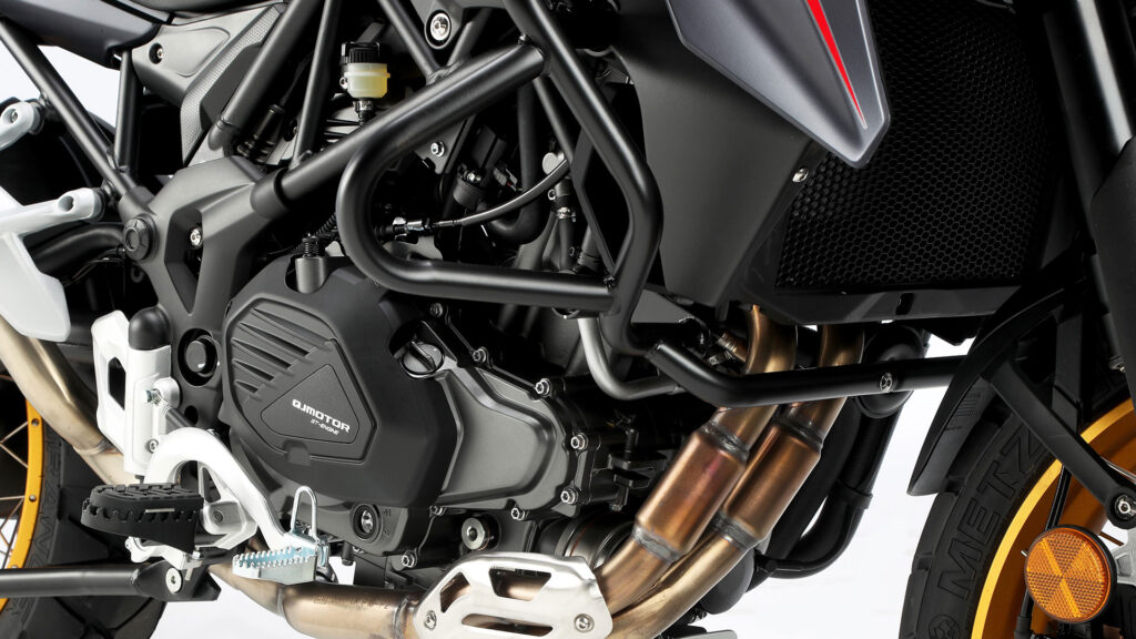 QJ Motor SRT 550X: la variante más campera que faltaba 11 1moto-qjmotor-srt550x-detalle(3)-0051