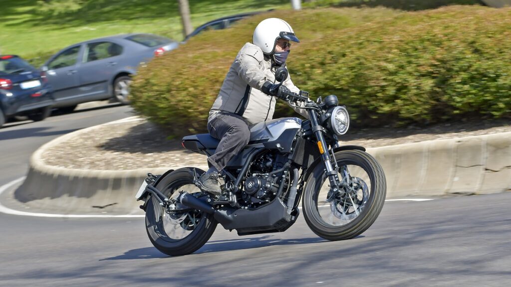 Prueba Brixton Crossfire 125: Una retro diferente 15 BRIXTON Crossfire 125 2023 1