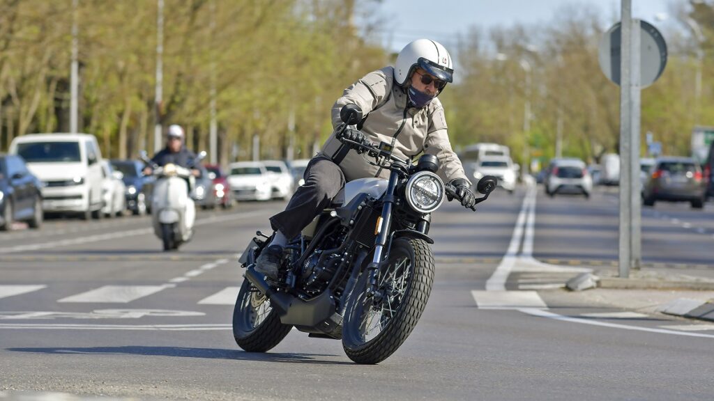 Prueba Brixton Crossfire 125: Una retro diferente 16 BRIXTON Crossfire 125 2023 7