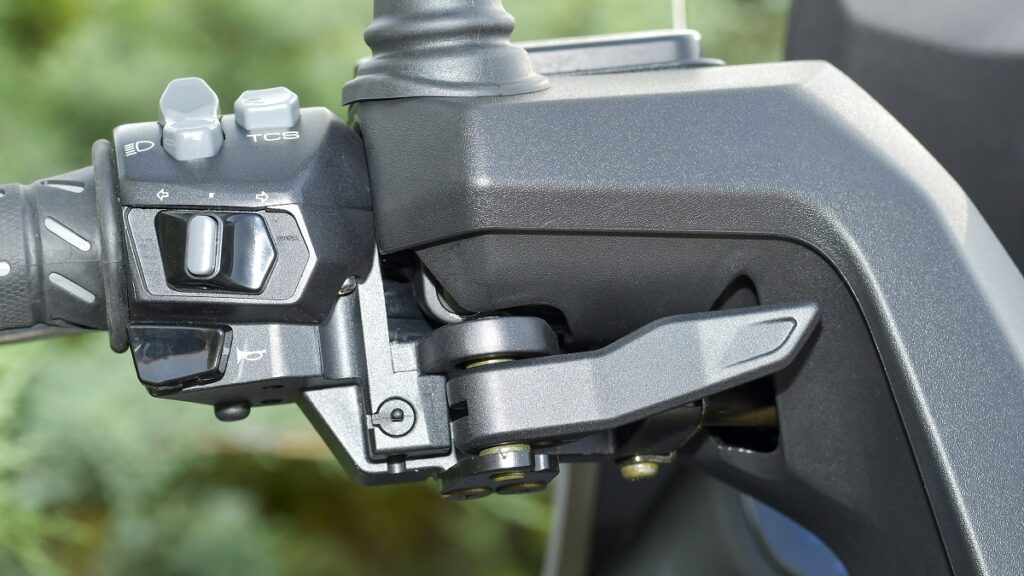 Prueba KYMCO Xciting 400 VS: Un paso más 10 KYMCO Xciting 400 VS 2023 detalles 1