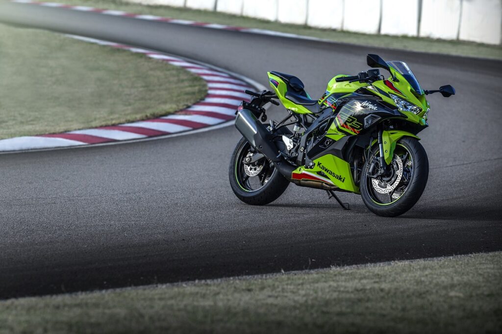 Nueva Kawasaki Ninja ZX-4R y ZX-4RR: a punto de abrir la lista de reservas limitadas con precios definitivos 15 Kawasaki ZX 4R RR 2024 estaticas 1