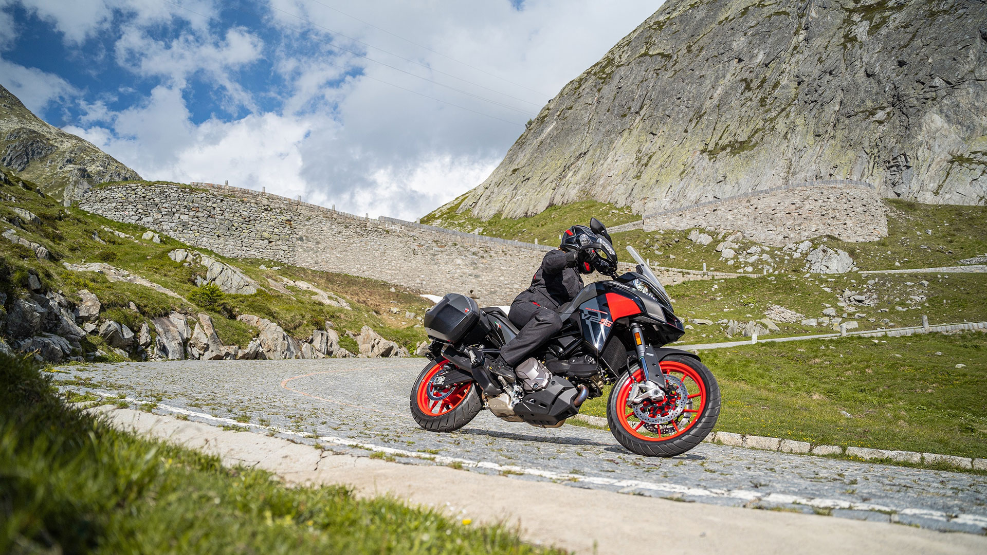 Ducati lanza una promoción para una de sus trail más polivalentes 6 Ducati Multistrada V2 S