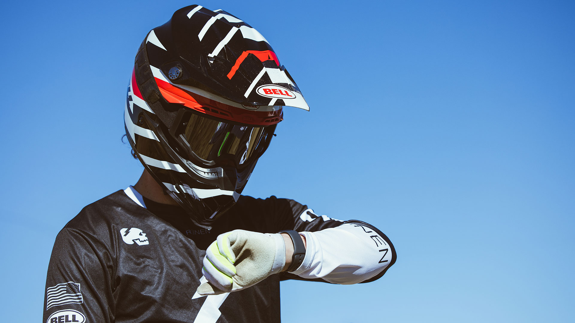Bell Moto-9S Flex: nueva versión y nuevas gráficas 6 NdP_BELL_Moto9SFlex_Banshee_011