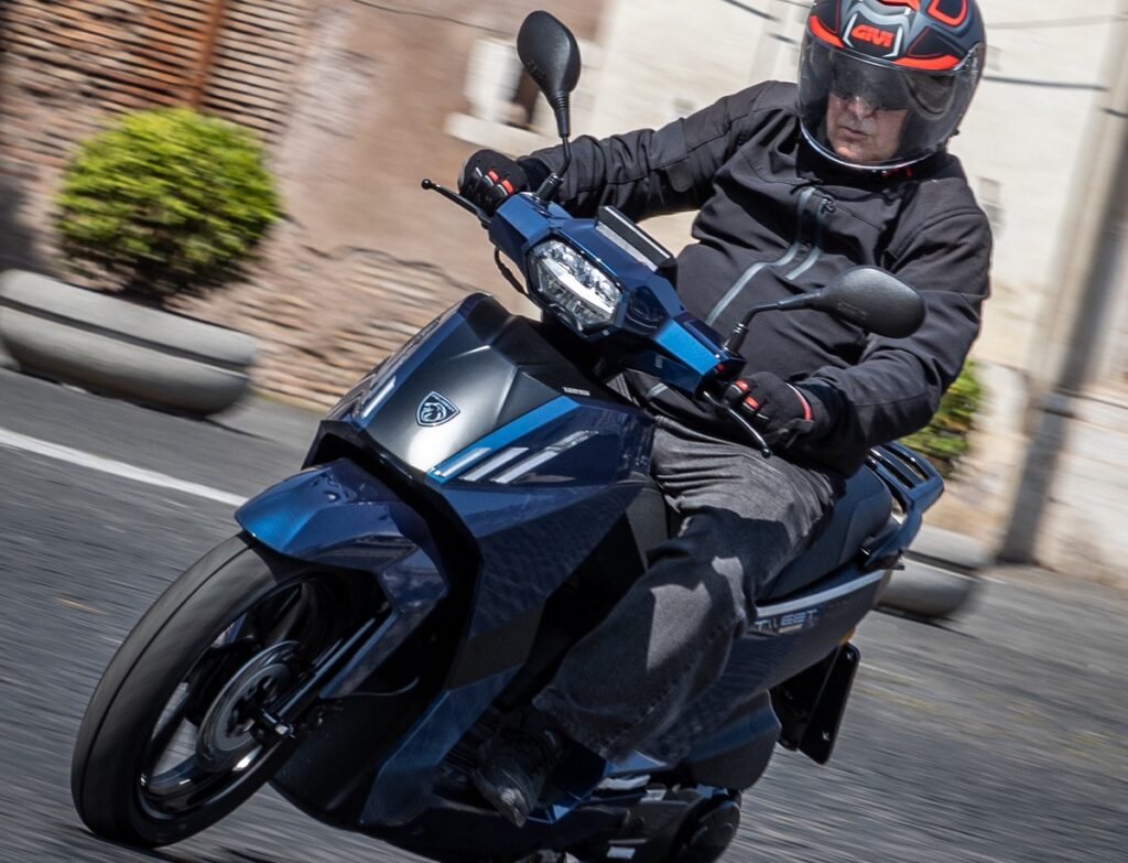 Prueba Peugeot Tweet 125: simplemente elegante 22 PEUGEOT Tweet 125 2023 2