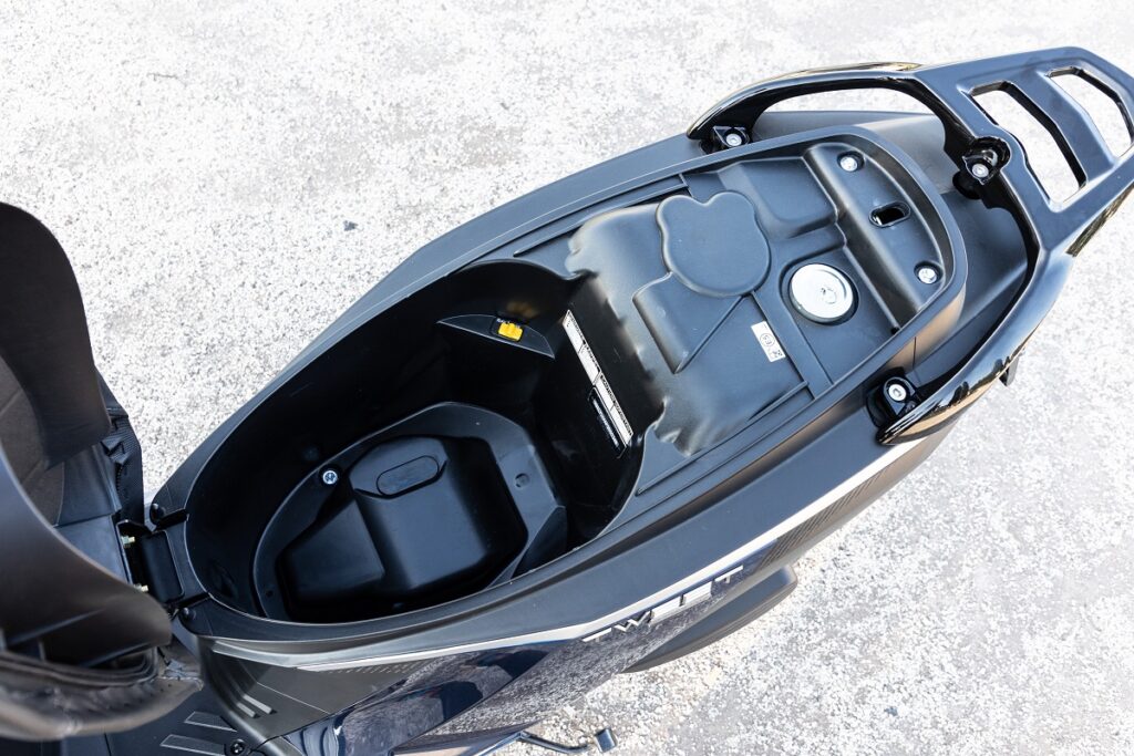 Prueba Peugeot Tweet 125: simplemente elegante 18 PEUGEOT Tweet 125 2023 detalles 6