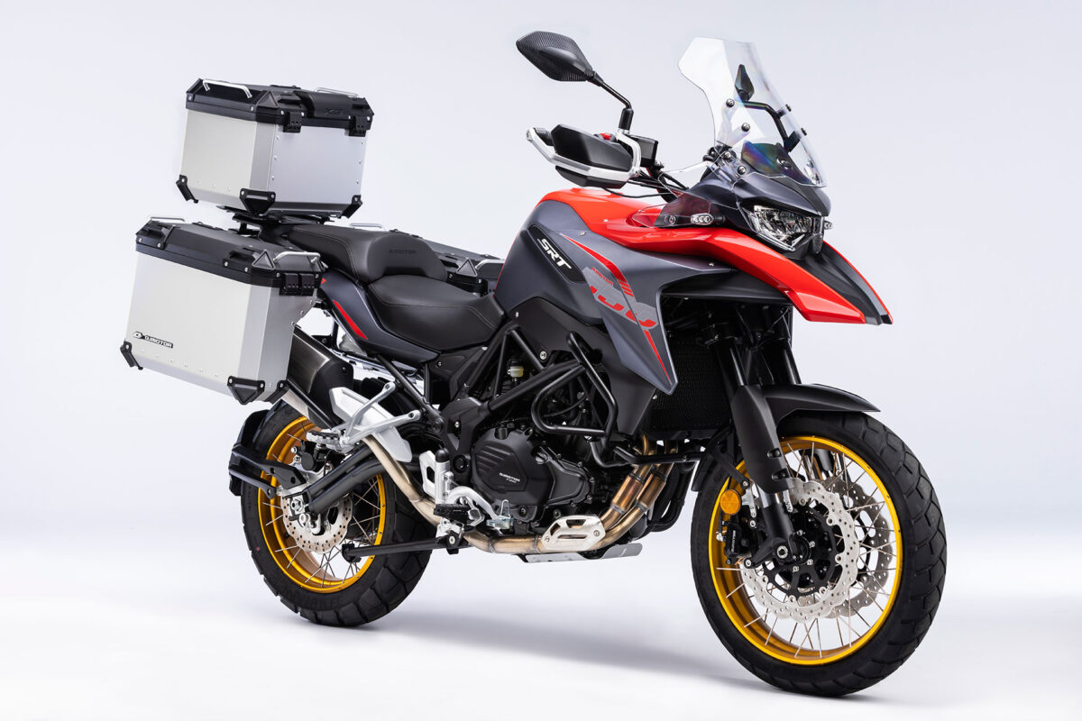 QJ Motor SRT 550X: la variante más campera que faltaba 1 QJMotor-SRT-550X-roja-34-derecho-maletas