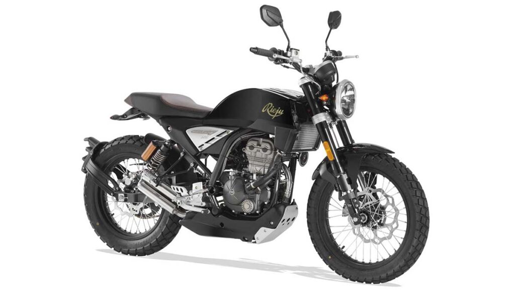 Brixton Crossfire 125: este es su precio y las motos rivales 18 Rieju Century 125 1