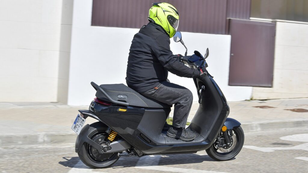 Prueba Segway eScooter E300SE: Llega un líder 21 SEGWAY E300SE 2023 accion 4